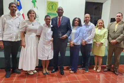 Reconocen a Editrudis Beltrán por sus aportes a la física dominicana