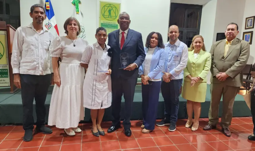 Reconocen a Editrudis Beltrán por sus aportes a la física dominicana
