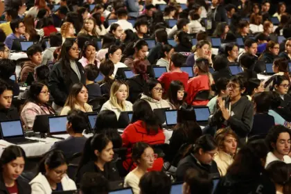 Detectan intentos de trampa en examen presencial de la UNAM tras polémica