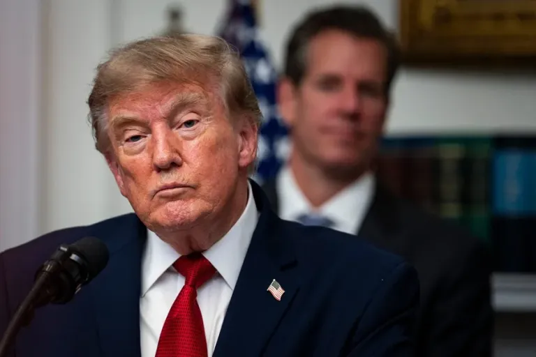 Trump lanza ofensiva económica sin precedentes para aislar a Irán