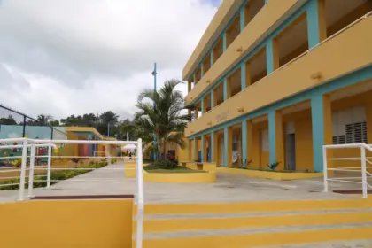 Magisterio denuncia hacinamiento y crisis en escuelas de tanda extendida