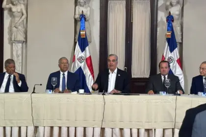 Abinader titula parques nacionales para proteger áreas protegidas del país