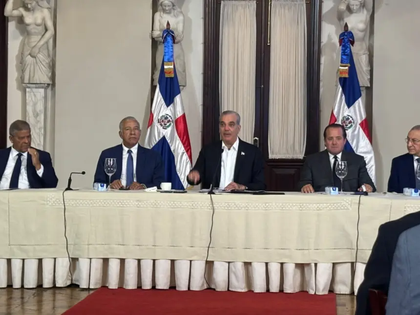 Abinader titula parques nacionales para proteger áreas protegidas del país