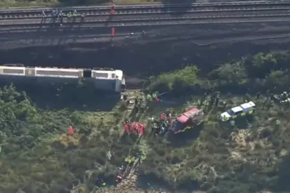 Descarrila tren en Inglaterra: reportan pasajeros ilesos tras accidente