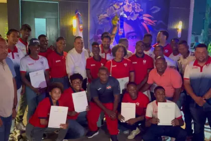 Pedro Tineo premia con RD$500 mil a atletas medallistas de Monte Plata