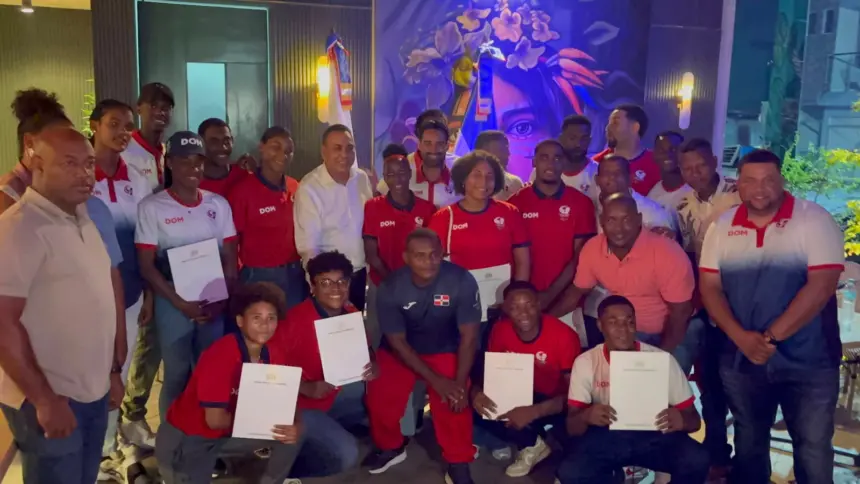 Pedro Tineo premia con RD$500 mil a atletas medallistas de Monte Plata