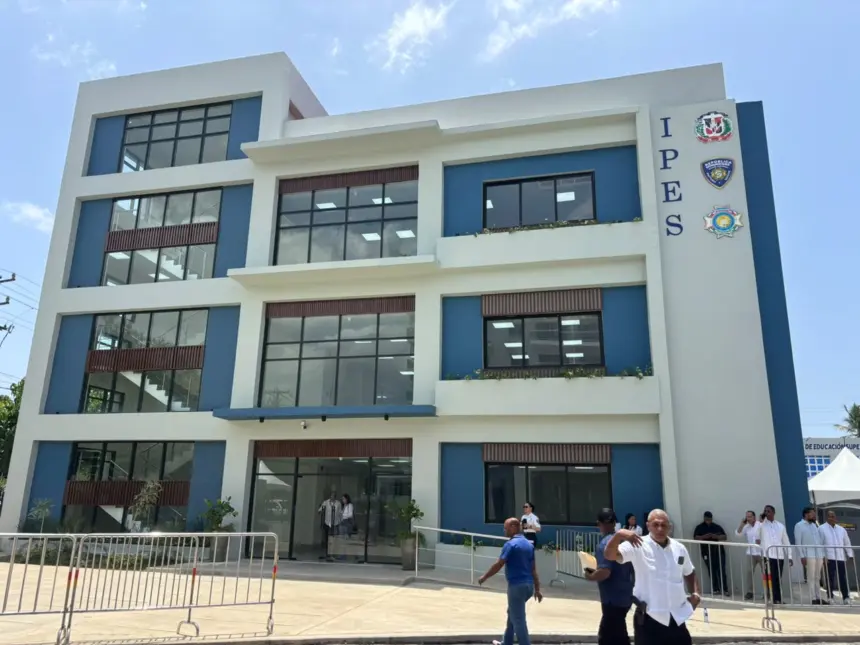 Abinader inaugura moderno centro para la reforma policial con RD$358 millones