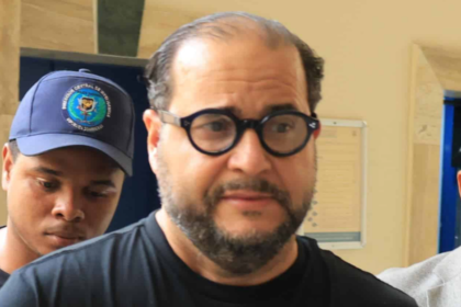Aquiles Jiménez se disculpa con Alicia Ortega y Fernando Hasbún