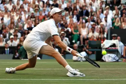 Jannik Sinner es baja en el US Open por una lesión en su rodilla