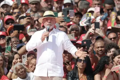 Lula lidera intención de voto en Brasil al inicio de la campaña electoral
