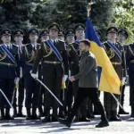 Zelenski reafirma soberanía de Ucrania como guerrero en su independencia