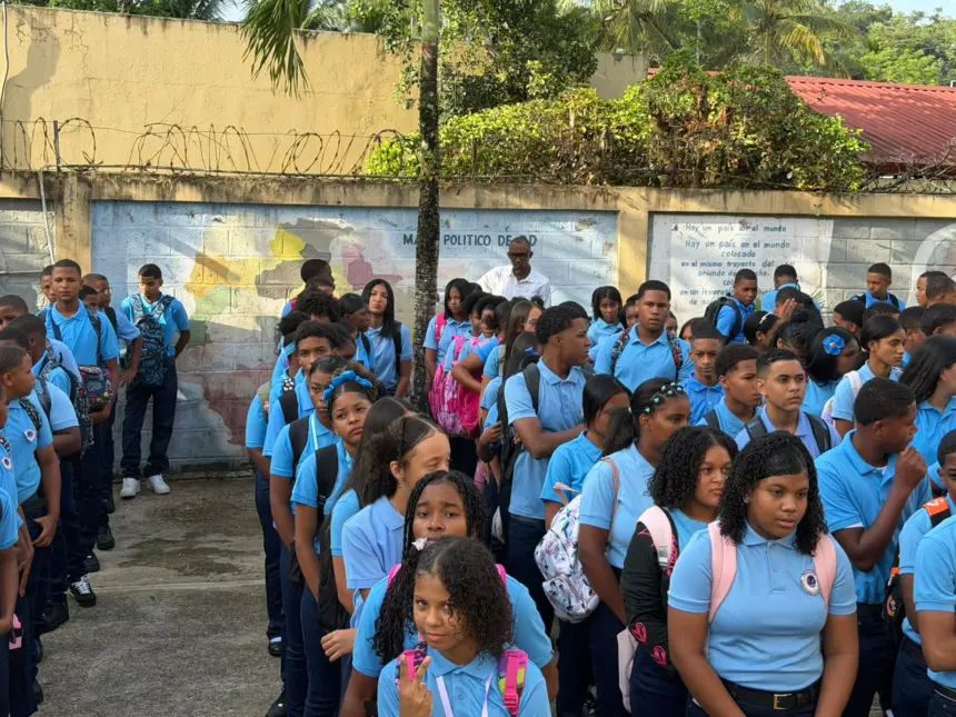 Liceo María Dolores Velásquez inicia año escolar 2026-2027 con éxito