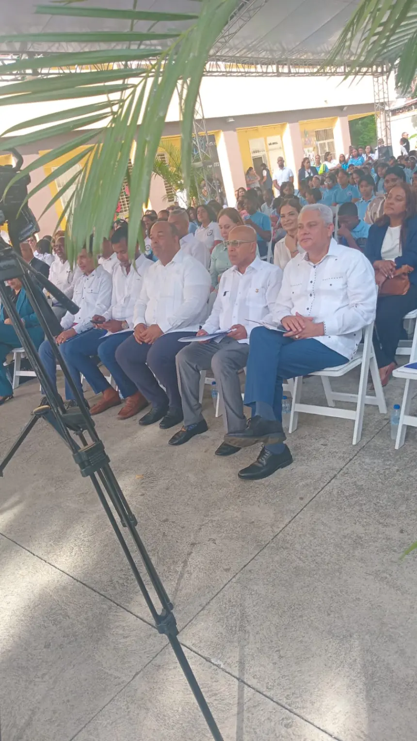 Inicia el año escolar 2026-2027 en el Distrito 15-05 de Santo Domingo Oeste 1 Inicia el año escolar 2026-2027 en el Distrito 15-05 de Santo Domingo Oeste