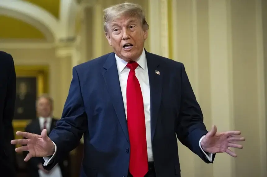 Trump asegura que Irán colapsa ante nuevas sanciones de Estados Unidos