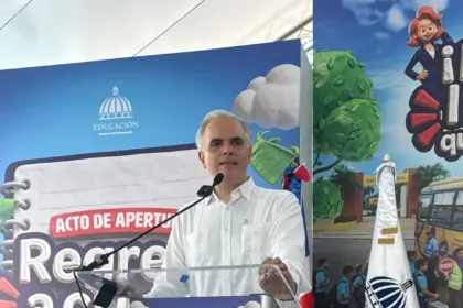 De Camps niega que extranjeros causen falta de cupos en escuelas públicas