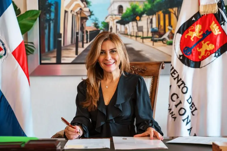 Carolina Mejía reafirma valores familiares y su fe en ruta presidencial