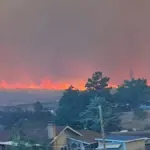 Incendio forestal en Nevada obliga a evacuar a miles de personas