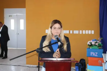 Diputada de Azua da inicio oficial al año escolar 2026-2027