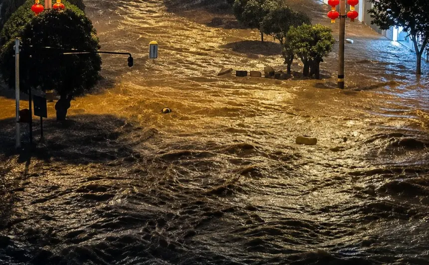 Lluvias extremas en Sichuan provocan inundaciones y alerta roja en China 1 Lluvias extremas en Sichuan provocan inundaciones y alerta roja en China