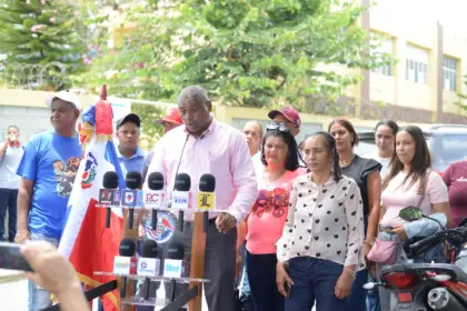Padres en Rancho Arriba exigen suplidores locales para el almuerzo escolar