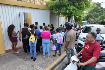 Aumenta asistencia escolar en Santo Domingo este inicio de clases 2026