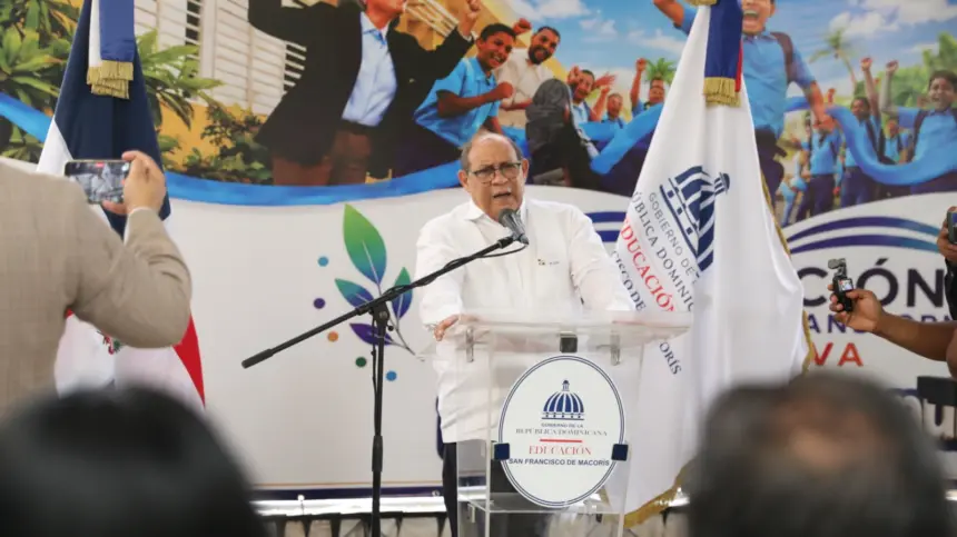 Santos Badía impulsa reforma educativa y lanza 10,000 becas nacionales