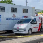Hallan cadáver en descomposición dentro de camión de Migración en RD