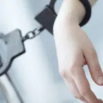 Arrestan madre tras muerte de bebé con signos de violencia en Monte Plata