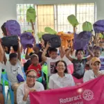 Club Rotaract San Cristóbal apoya a 80 niños con útiles escolares