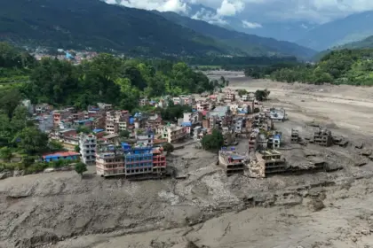 Tragedia en Nepal: 27 puentes destruidos y cientos de desaparecidos tras riada