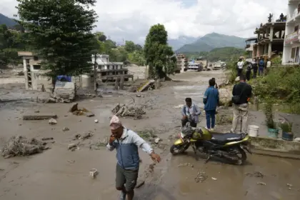 Tragedia en Nepal: 95 fallecidos y 484 turistas desaparecidos tras riada