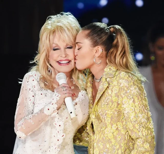 Miley Cyrus despide a su madrina Dolly Parton con emotivo mensaje