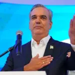 Abinader impulsa libre competencia para mejorar las telecomunicaciones RD