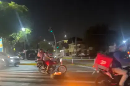 Protestan en La Paz por apagón de más de 12 horas en Santo Domingo