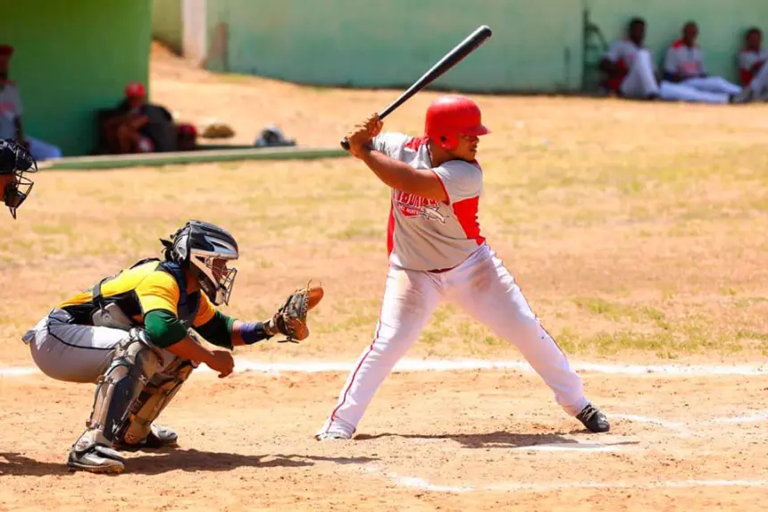 Gobierno regula el béisbol en RD: desde pequeñas ligas a profesional