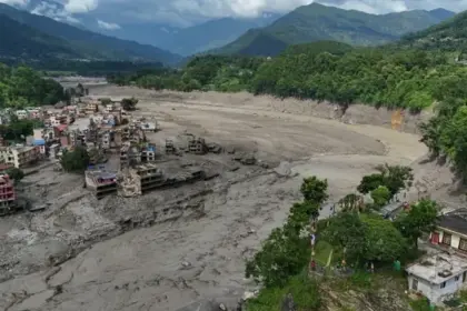 Tragedia en Nepal y China: 160 muertos y cientos de desaparecidos por riadas