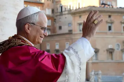 Papa pide a la Iglesia acoger a quienes sufren por adicciones