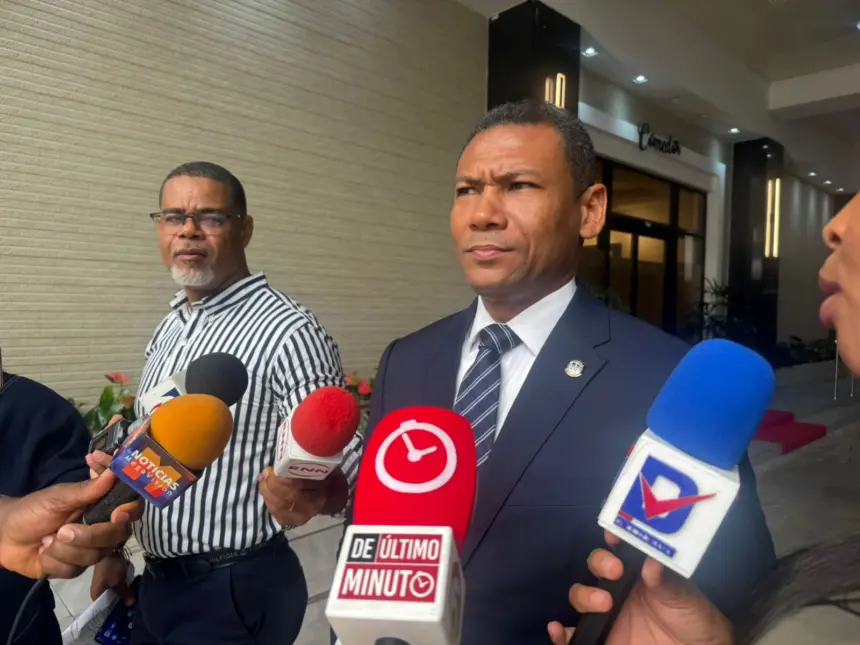Báez aboga por tolerancia tras tenso debate con Alfredo Pacheco