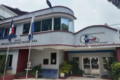 ADP cuestiona plan de reubicación tras cierre de 57 escuelas por sismos 17 ADP cuestiona plan de reubicación tras cierre de 57 escuelas por sismos