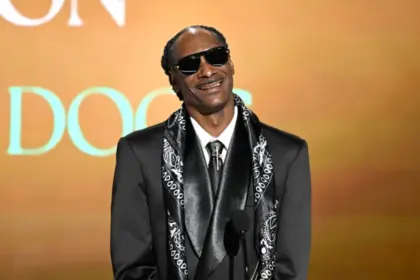 Biopic de Snoop Dogg revivirá a Tupac Shakur con Camron Jones en el rol