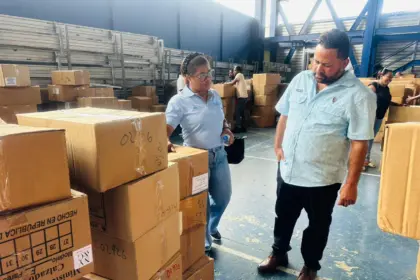 Samaná recibe 13,989 kits escolares para el año escolar 2026-2027