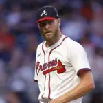 Chris Sale domina a los Dodgers y guía a los Bravos a una barrida