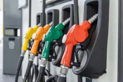 Gobierno congela precios de combustibles en República Dominicana