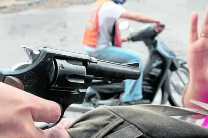 Violento asalto a trabajadora en Santiago genera pánico en Ingenio Arriba