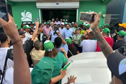 Mario Balbuena Robin se suma a la Fuerza del Pueblo en Las Galeras