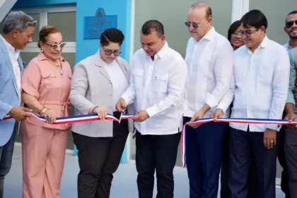 SNS entrega centro de salud remozado en Los Salados de Santiago