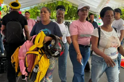 Éxito en jornada Plásticos por Útiles Escolares de Carolina Mejía