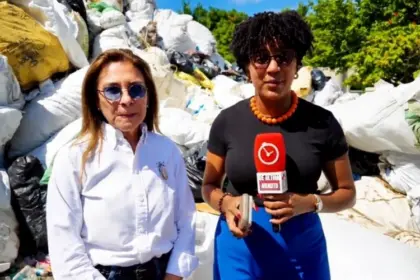 Carolina Mejía impulsa programa Plásticos por Útiles Escolares en el ADN