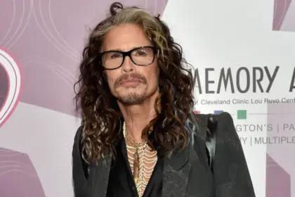 Steven Tyler logra ventaja legal ante juicio por presunto abuso sexual