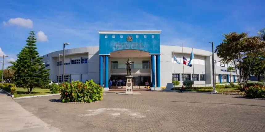 Someten a dominicano por atacar unidad de Migración en Villa Mella 1 Someten a dominicano por atacar unidad de Migración en Villa Mella